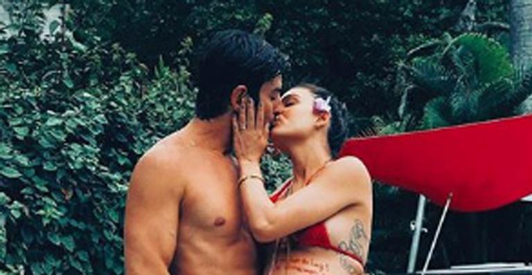 Grávida, Isis Valverde encanta ao se declarar para o marido