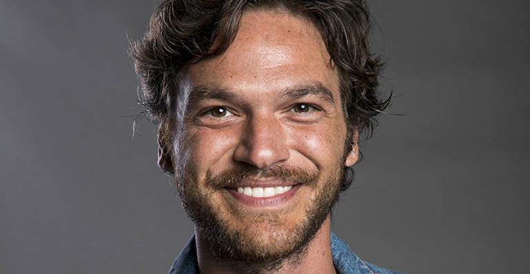 No Instagram, Emilio Dantas faz posts suspeitos e preocupa amigos: ”Tá tudo bem?”
