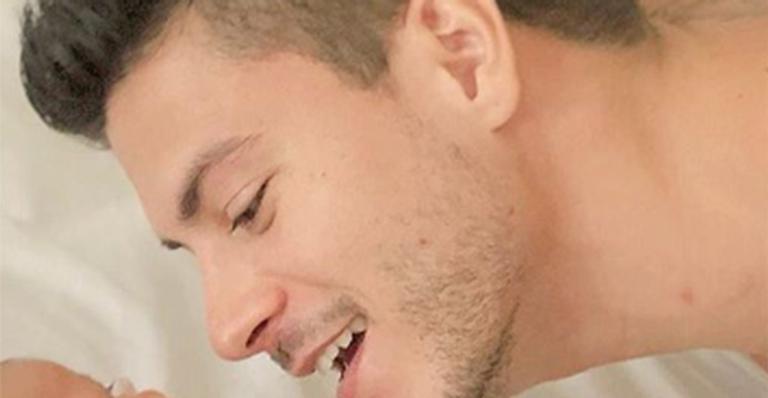 Arthur Aguiar publica foto ao lado da filha Sophia e se declara: “Muito especial e iluminada”