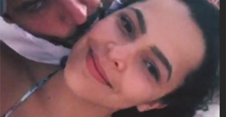 Ex-BBB Emilly Araújo ganha festinha privada ao lado do novo namorado