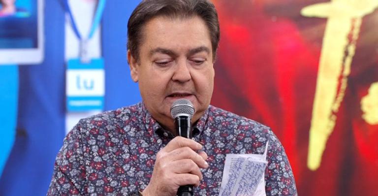 Faustão se atrapalha e indica atriz da Record ao prêmio oferecido por seu programa