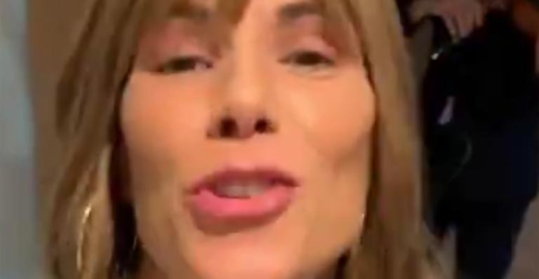 Mãe de Ana Furtado faz surpresa para a filha durante sessão de radioterapia