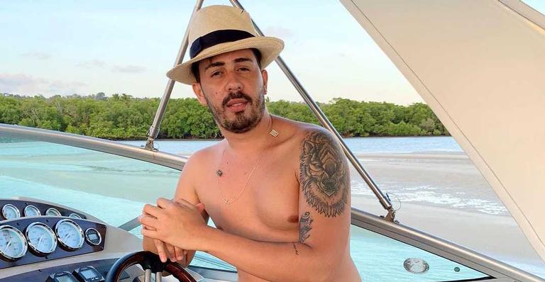 Após ser eleito o homem mais sexy do Brasil, Carlinhos Maia disse que passou a apreciar mais sua imagem