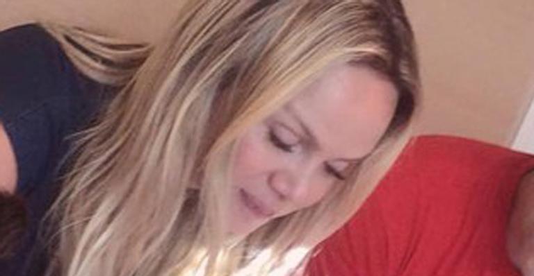 Eliana comemora 45 anos em celebração intimista ao lado do marido e dos filhos