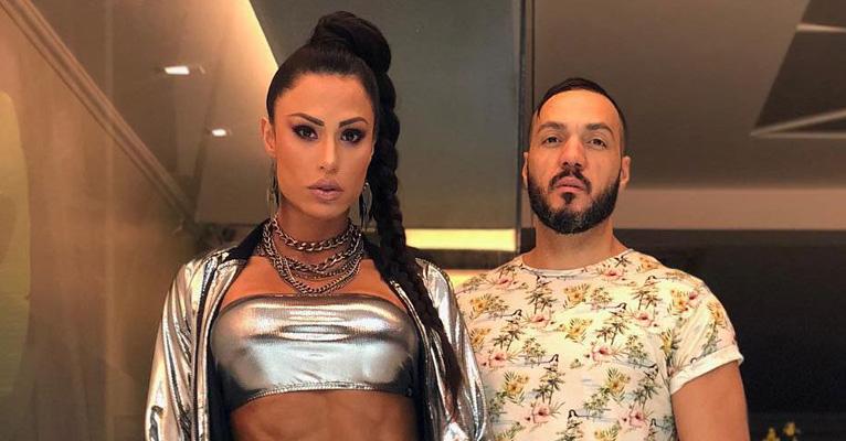 Gracyanne Barbosa posa agarrada com Belo e ganha declaração apaixonada do cantor