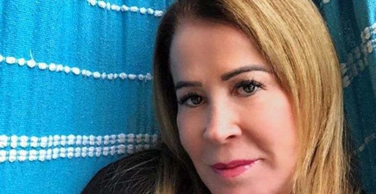 Zilu Camargo posa de biquíni em banheira e manda recada para as ”inimigas”