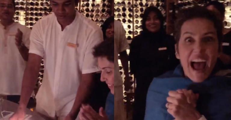 Nas Maldivas, Deborah Secco antecipa aniversário e ganha surpresa dos funcionários do hotel