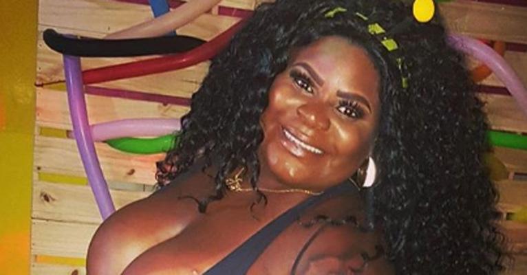 Após perder 6 kg, Jojo Todynho sofre ao usar vestido justo tamanho P