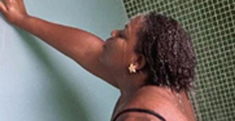 Jojo Todynho surge tomando chuveirada e choca fãs com bumbum colossal: ”Isso não é deste planeta”