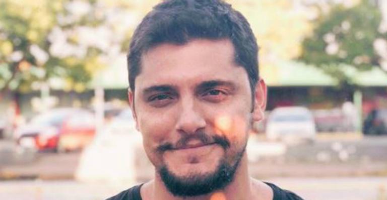 Em cenário paradisíaco, Bruno Gissoni se derrete pela filha: ”O grande amor da minha vida”