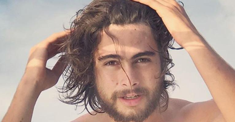 Rafa Vitti posta foto ousada com Tatá Werneck no corredor da Globo e afirma: ”Pouca vergonha’’
