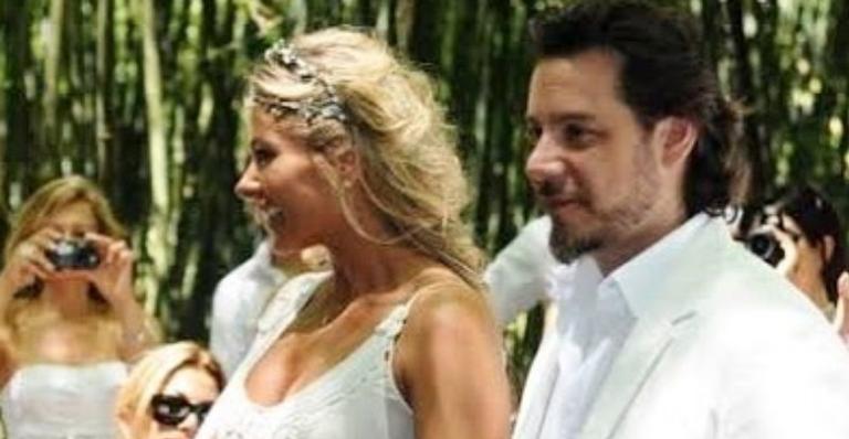 Adriane Galisteu e o marido trocam declarações no aniversário de casamento: “O tempo passa rápido demais”