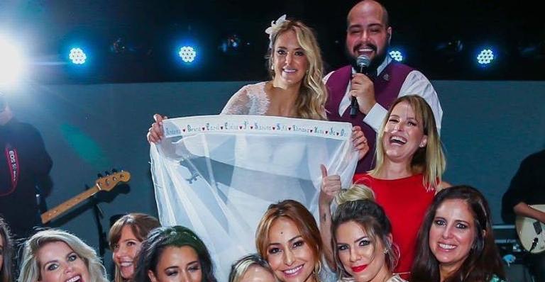 Ticiane Pinheiro relembra festa de casamento e afirma: “Minhas amigas se arranjaram”