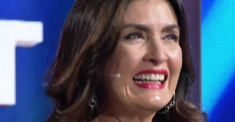 Fátima Bernardes lembra da família e chora durante homenagem para atriz global