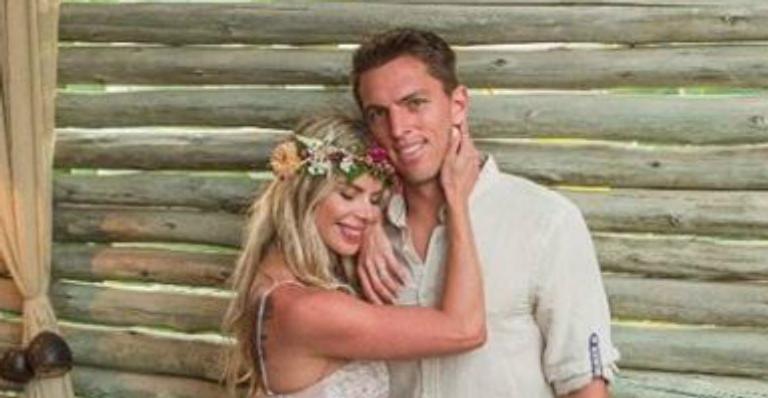 Horas antes de subir ao altar, Karina Bacchi surge ao lado do noivo: ”Já em ritmo de celebração”