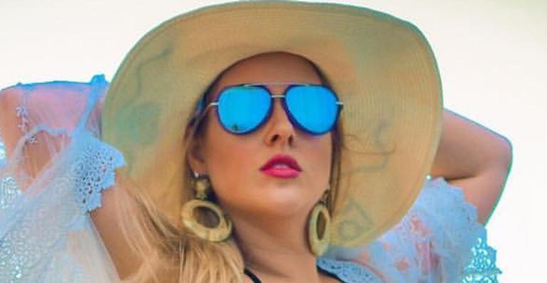 Após várias plásticas, ex-BBB Patrícia Leitte surge de biquíni minúsculo e intriga fãs: ”Cadê as cicatrizes?”