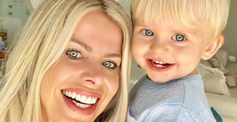 Após casamento, Karina Bacchi ganha presente do filho, Enrico: ”É demais para meu coração”