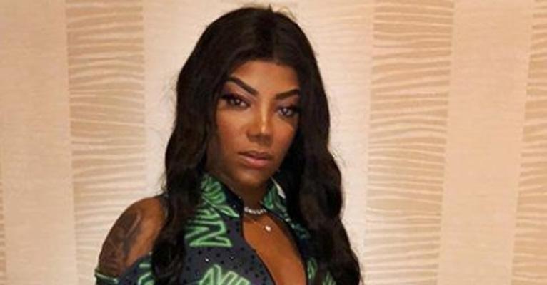 Ludmilla posa só de body colorido e ganha elogios dos fãs: ”Musa”
