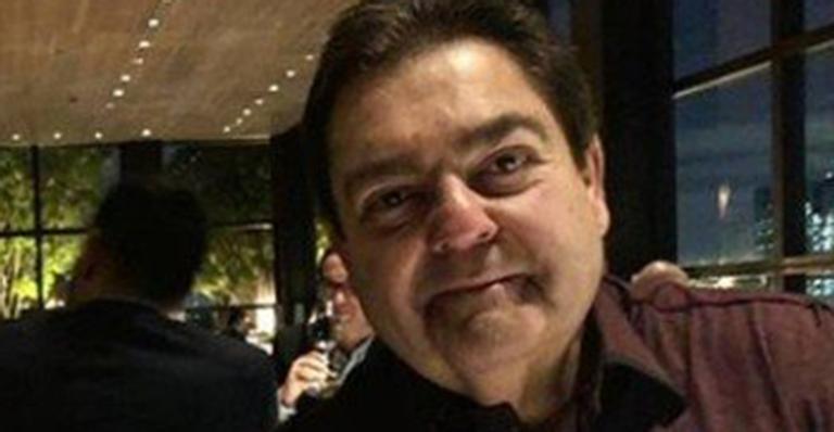 Faustão publica foto raríssima ao lado do filho e choca fãs: ”Cada vez mais parecido com você”
