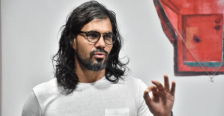 Juliano Cazarré comemora a chance de interpretar Jesus no teatro: ‘Um sonho’