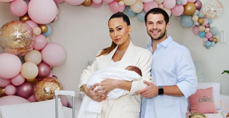 Família de Sabrina Sato organiza banquete para receber Zoe em casa
