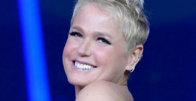 Xuxa aparece sem make em viagem e recebe ‘chuva’ de likes na web: ‘Autenticidade”