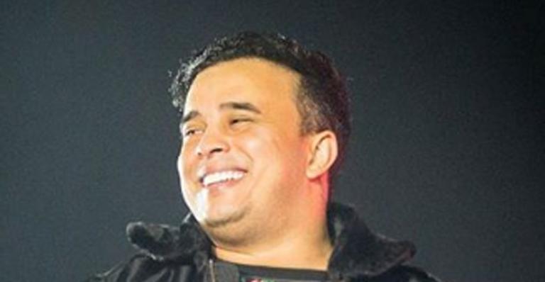 Sertanejo Kauan, da dupla com Matheus, assina os papéis e oficializa casamento em clima intimista