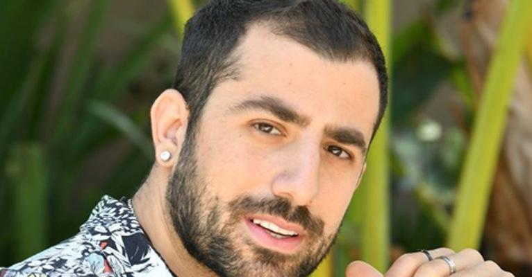Kaysar Dadour começa a gravar nova novela das 6 e posa ao lado do elenco