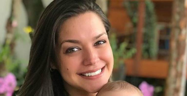 De vestidinho e terninho, Melinda e Teodoro derretem seguidores da mamãe, Thais Fersoza