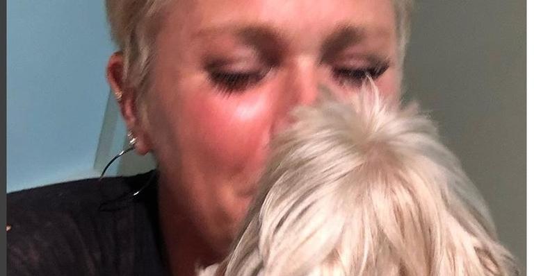 Defensora dos animais, Xuxa desabafa após polêmica de cachorro morto: “Uma vida não pode valer uma cesta básica”