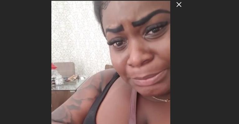Jojo Todynho chora de emoção com surpresa preparada por fãs: “Titia ama vocês”