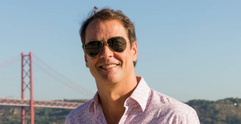 Marcello Antony mostra foto rara com o filho adotivo