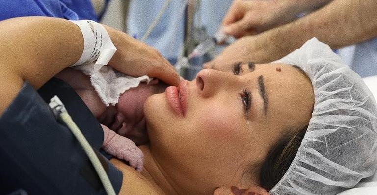 Emocionada, Sabrina Sato faz relato do parto de Zoe: “Ela é quem escolheria a forma como viria ao mundo”