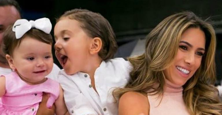 Grávida, Patricia Abravanel reúne os filhos em ”dia de brigadeiro”: ”Bagunça com eles”