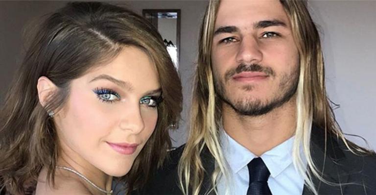 Isabella Santoni comemora o primeiro ano de namoro com Caio Vaz