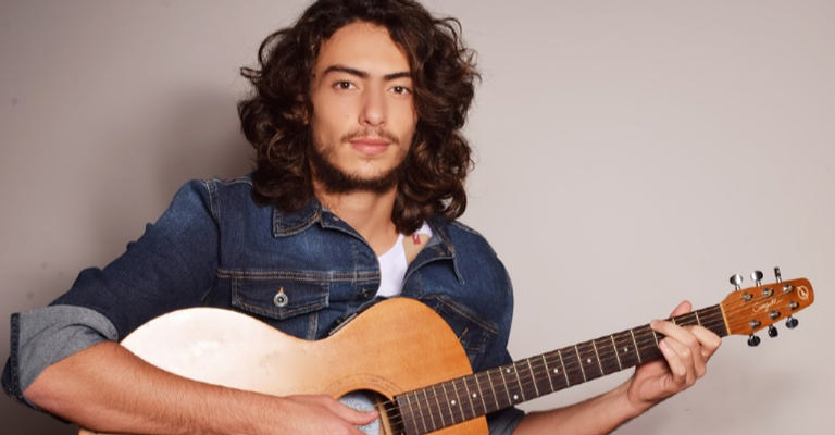 Jaffar Bambirra, o Leonardo de ‘O Sétimo Guardião’, entra em estúdio para gravar nova música
