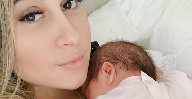 Ela voltou! Mayra Cardi surge na web para mostrar o rosto da filha