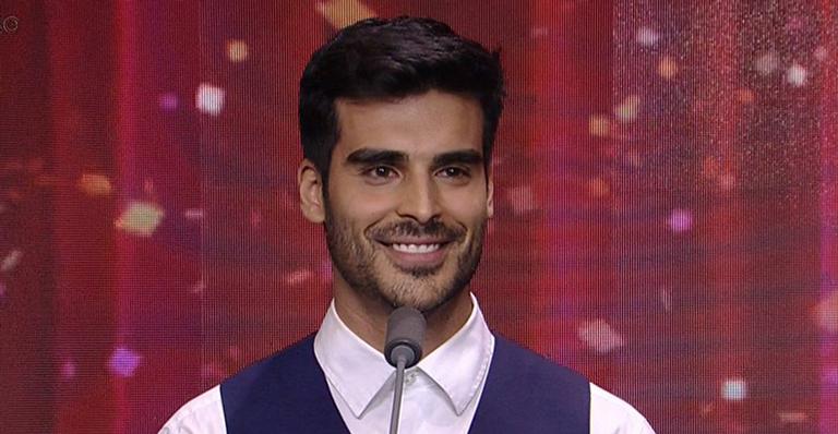 Anderson Tomazini pede desculpas ao filho no palco do Faustão: ”Espero que ele entenda”