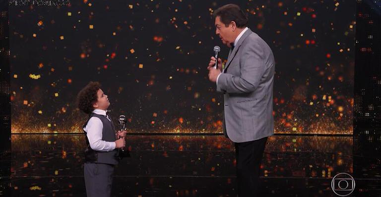 Faustão causa polêmica ao fazer comentário para ator mirim que venceu o Melhores do Ano