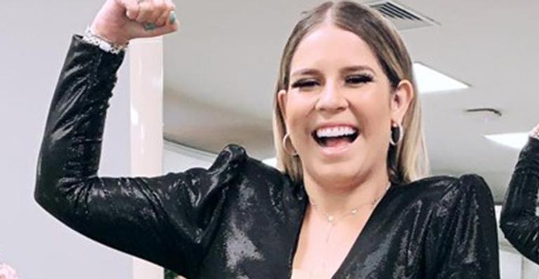 Marília Mendonça ganha presentes de Ivete Sangalo no camarim e comemora: ”Venci na vida”