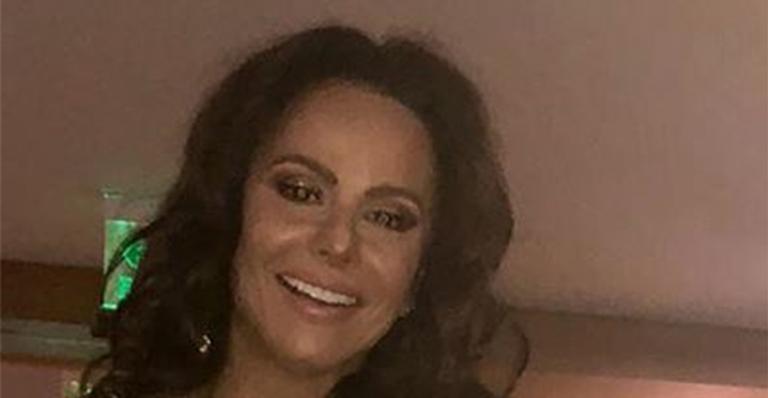 Viviane Araújo ousa e aparece com look corajoso para curtir show de Ivete Sangalo