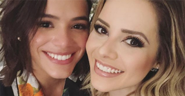 Bruna Marquezine surta ao ver que Sandy postou uma foto com ela