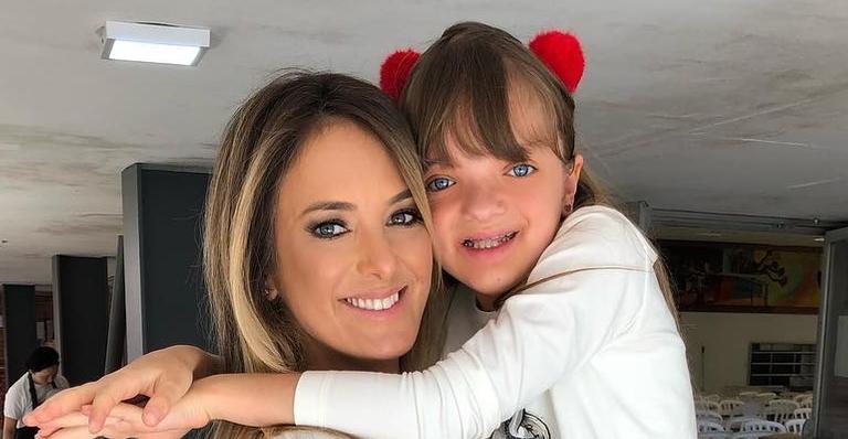 Ticiane Pinheiro se derrete em apresentação escolar de Rafaella Justus: “Orgulho”