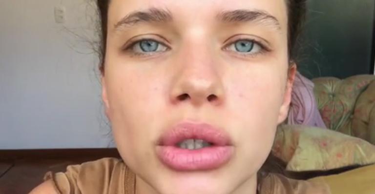 Bruna Linzmeyer se pronuncia sobre decisão de não se depilar: ”Comecei a achar bonito”