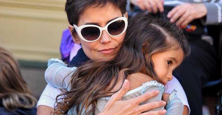 Em Orlando, Deborah Secco se surpreende com Maria Flor: “Minha pequena cresceu”
