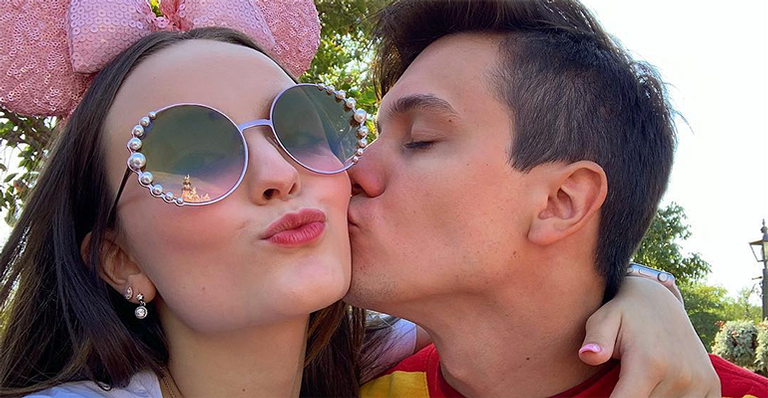 Larissa Manoela e Leo Cidade comemoram o primeiro ano de namoro