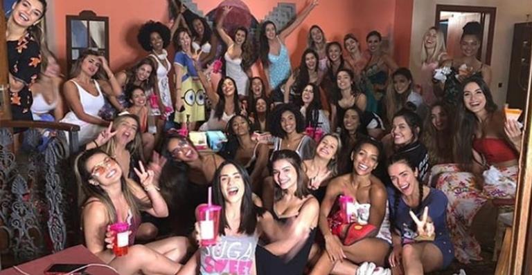 Bailarinas do Faustão se reúnem em festa do pijama