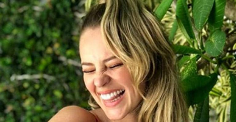 Paolla Oliveira estica o final de semana e surge deslumbrante em clique de maiô com recortes