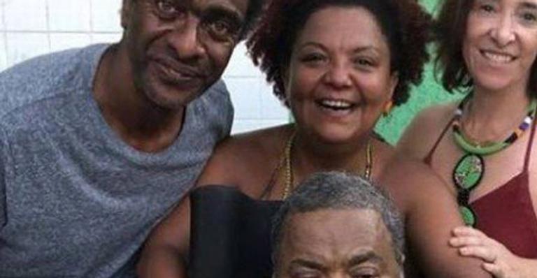 Helio de la Peña visita Arlindo Cruz e comemora: ”Longa e paciente caminhada”