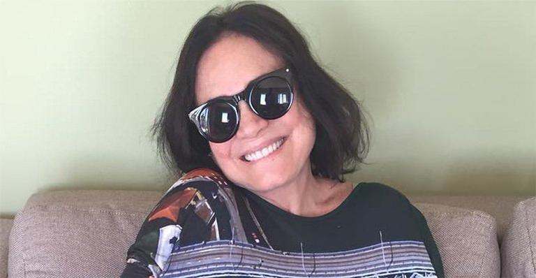 Regina Duarte posa de maiô e relembra viagem que fez à Israel